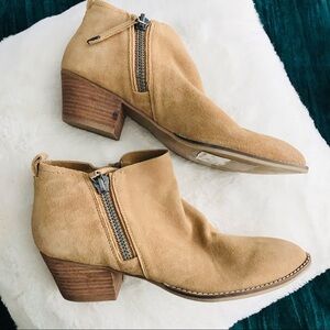 Dolce Vita Suede Ankle Booties 8 Tan boots